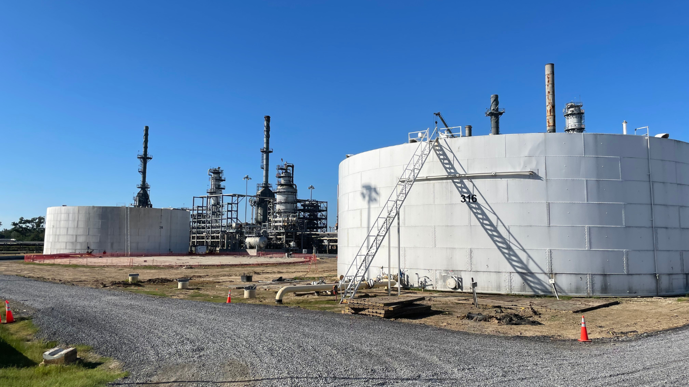Petroleum Refinery Explosion and Fire
